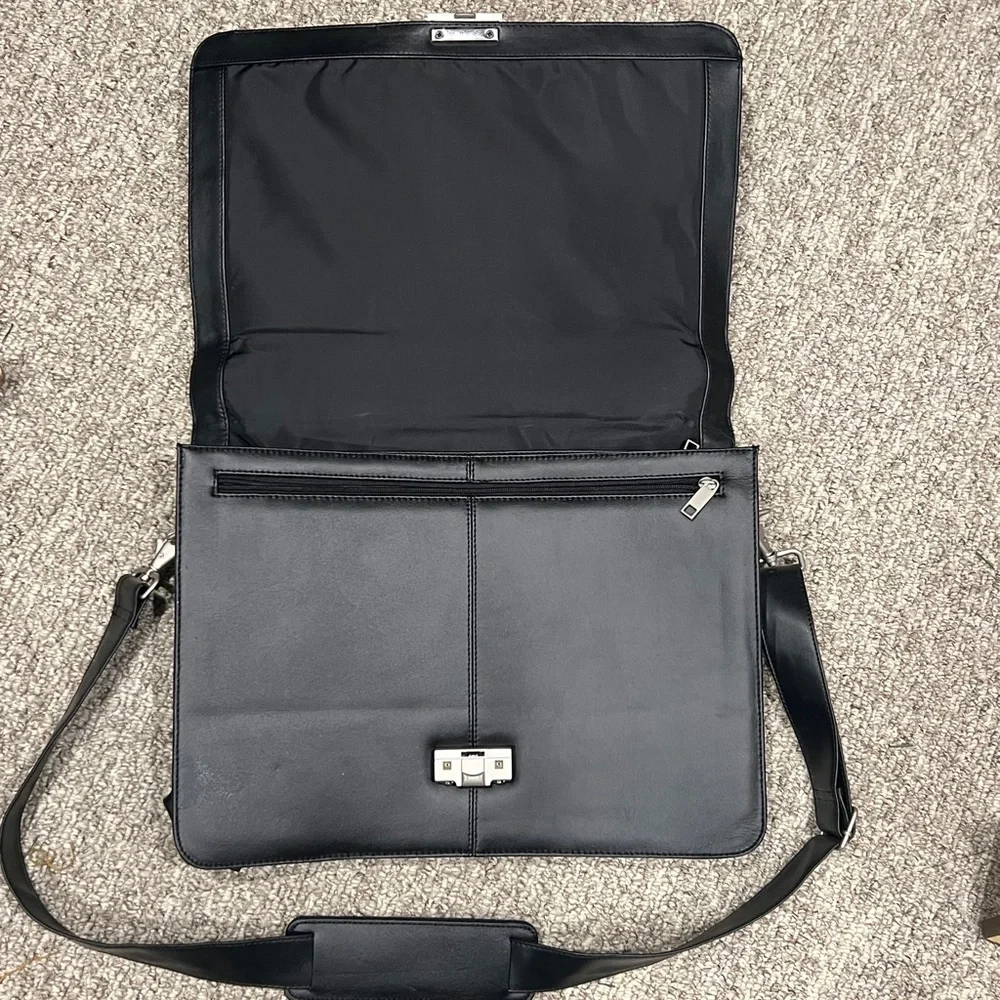 Stebco L-985-1 Black Leather Messenger Briefcase with Shoulder Strap 16”x12”